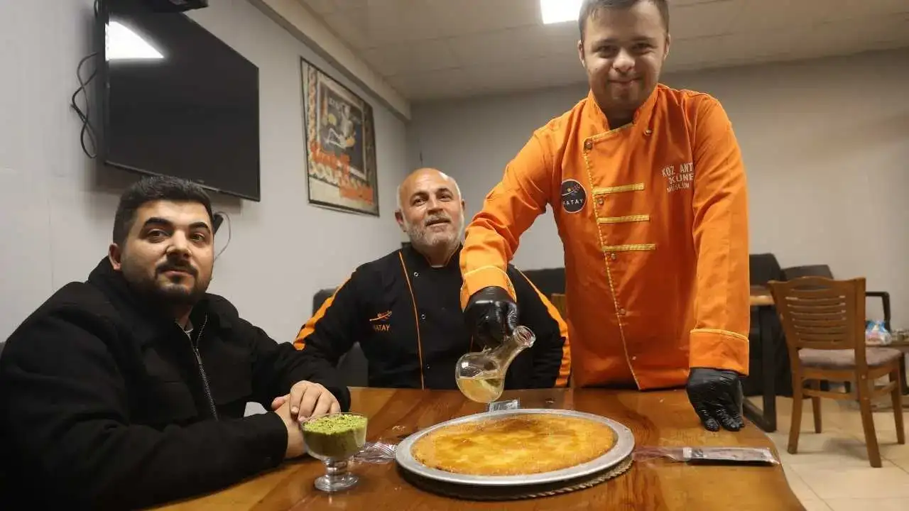 Hatay’da Down Sendromlu Mehmet Dünyanın En İyi Tatlısını Yapıyor! 2